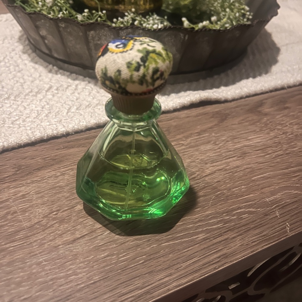 Anthropologie Happ & Stahns
1842 Rosa Alba Eau De Parfum
Perfume 2.5 fl oz